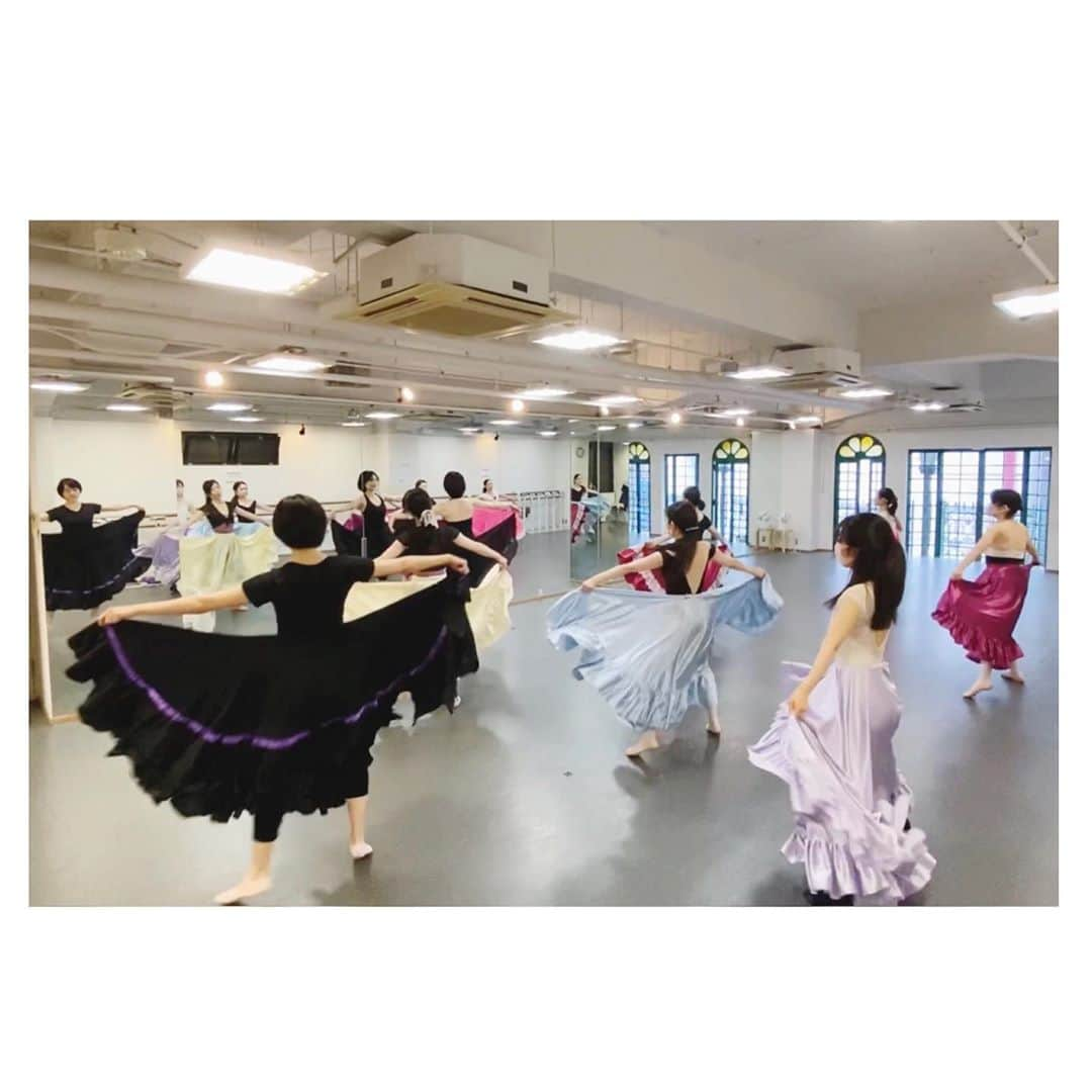 風花舞さんのインスタグラム写真 - (風花舞Instagram)「Chacott(日)ダンスplus、本日も終了しました。ご参加くださった皆さん、ありがとうございました。  新しいナンバー1回目。 振りうつし&アドバイス含む動画①②③と、通し3本を繋げた④の、計4本IGTVに動画をあげています。 復習予習にお使いください☺  振りは今日ほぼ終わっています。 来週は最後のポーズをつけたら頭からおさらいです。  お問い合わせ・ご予約はChacott渋谷スタジオへ。」9月6日 20時59分 - kazahanamai_official