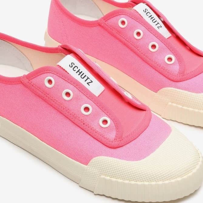 Schutzのインスタグラム：「PINK SUNDAY VIBES WITH SCHUTZ SMASH ❤️ #newin #schutzsmash」