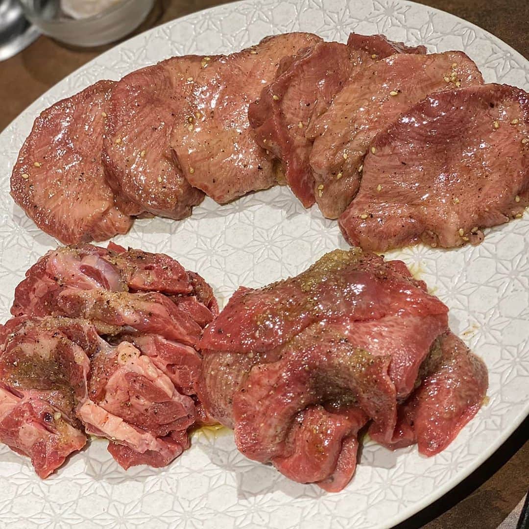 雨宮めるさんのインスタグラム写真 - (雨宮めるInstagram)「. 初来店の焼肉屋 赤坂のKABUN_CHIKA  タンだけでも種類あって食べ応えあった♡  #焼き肉 #焼肉 #赤坂焼肉 #人気焼肉店 #赤坂グルメ #港区グルメ #赤坂韓国料理 #赤坂居酒屋 #外食 #大人飲み #kabun #kabunchika #カブンチカ #カブン #肉食女子 #焼肉大好き #焼肉好きな人と繋がりたい #毎日焼肉食べたい #焼肉屋 #焼肉好き #焼肉女子 #肉食女子 #タン #タンは厚切り派 #厚切りタン #飯テロ #yakiniku #japaneseyakiniku #akasakagourmet」9月6日 21時01分 - amamiya_melty