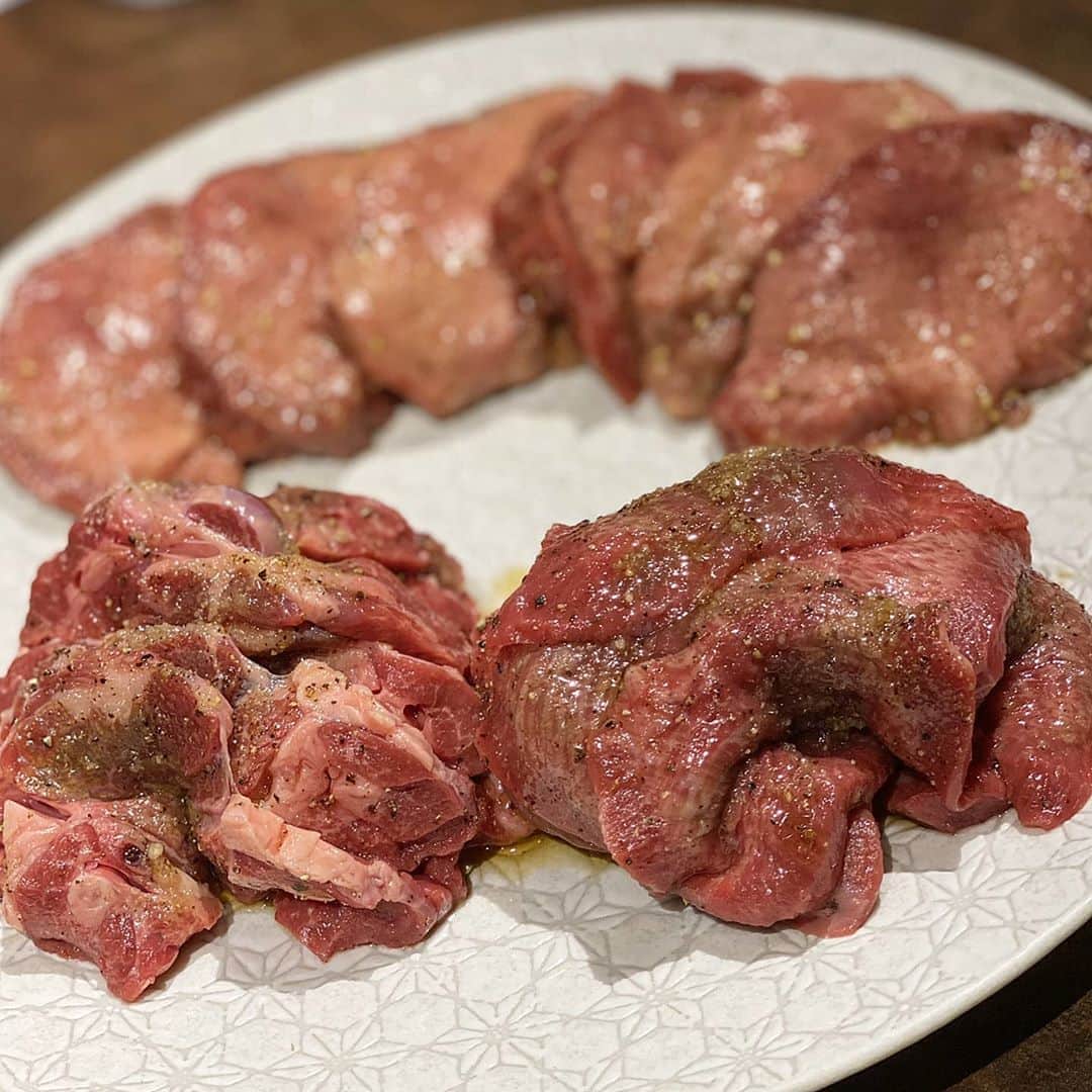 雨宮めるさんのインスタグラム写真 - (雨宮めるInstagram)「. 初来店の焼肉屋 赤坂のKABUN_CHIKA  タンだけでも種類あって食べ応えあった♡  #焼き肉 #焼肉 #赤坂焼肉 #人気焼肉店 #赤坂グルメ #港区グルメ #赤坂韓国料理 #赤坂居酒屋 #外食 #大人飲み #kabun #kabunchika #カブンチカ #カブン #肉食女子 #焼肉大好き #焼肉好きな人と繋がりたい #毎日焼肉食べたい #焼肉屋 #焼肉好き #焼肉女子 #肉食女子 #タン #タンは厚切り派 #厚切りタン #飯テロ #yakiniku #japaneseyakiniku #akasakagourmet」9月6日 21時01分 - amamiya_melty