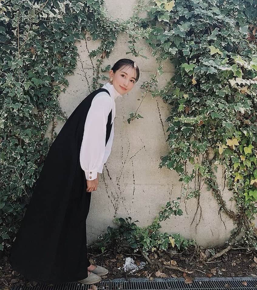 七原月乃のインスタグラム：「puis 新しいブランドが立ち上がったみたいです👜🍃 私もモデルとして携わらせてもらってます🌙  皆様もぜひチェックをー！ #puis#fashion#brand」