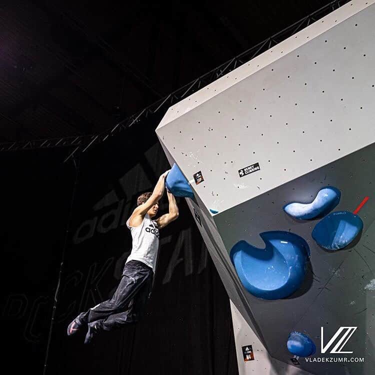 ドメン・スコフィッチさんのインスタグラム写真 - (ドメン・スコフィッチInstagram)「Bouldering Nationals happening tonight in Log-Dragomer.  I made it to finals on 5th place ✅ You can watch live stream on @sloveniaclimbing FB profile 😉 . 📸 by @vladek_zumr  . @redbull #givesyouwings @redbullsi @adidasterrex @fiveten_official @pazi.to #zavarovalnicatriglav @postanivojak #slovenskavojska」9月6日 21時40分 - domen_skofic