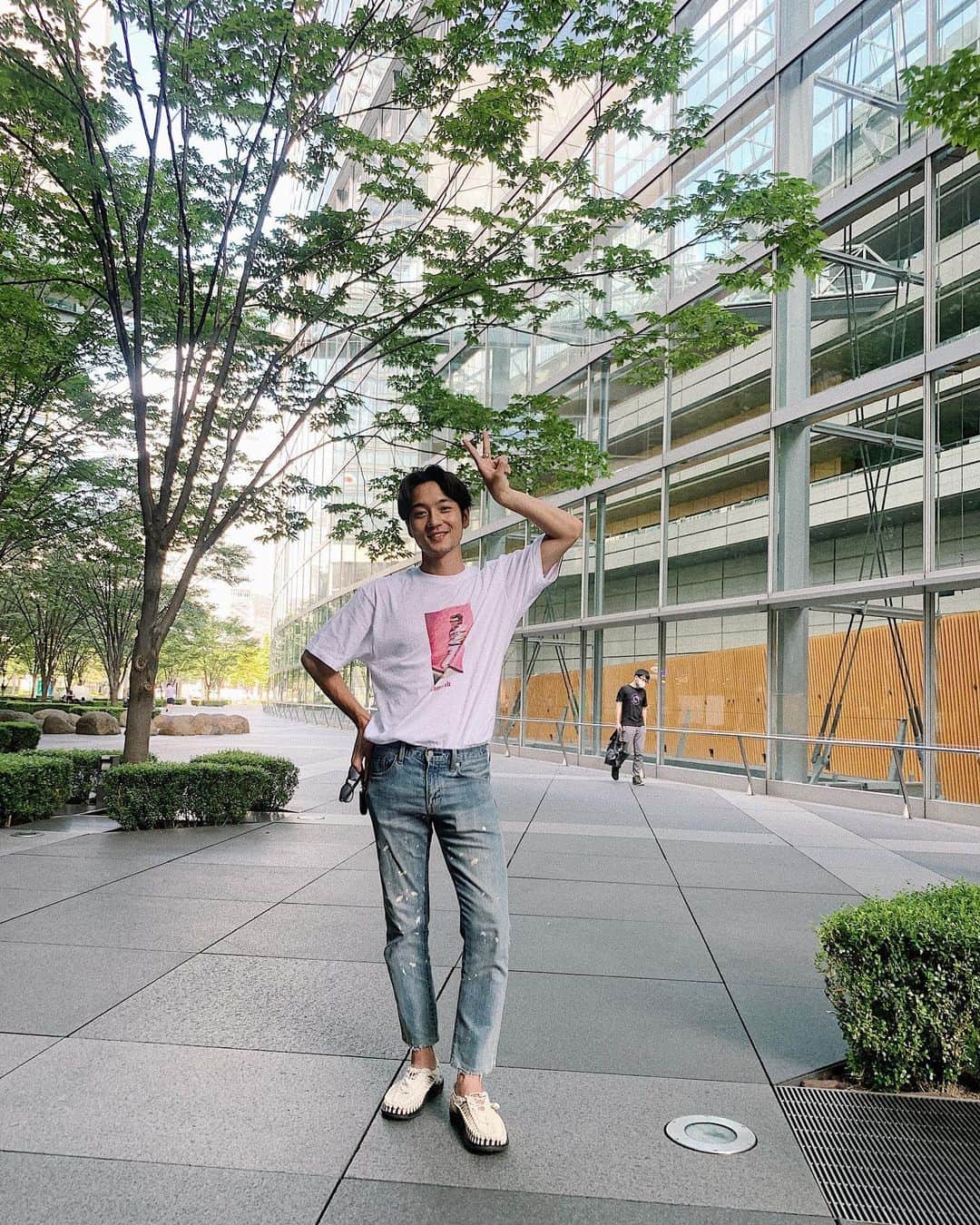 上杉圭哉さんのインスタグラム写真 - (上杉圭哉Instagram)「差し色でピンクが可愛すぎなんよ〜 。 僕は大きめに着たかったから179センチでXLです〜🤟🏻 さぁ週初め頑張ろう〜🗣 #メンズコーデ」9月6日 21時41分 - keiya_uesugi