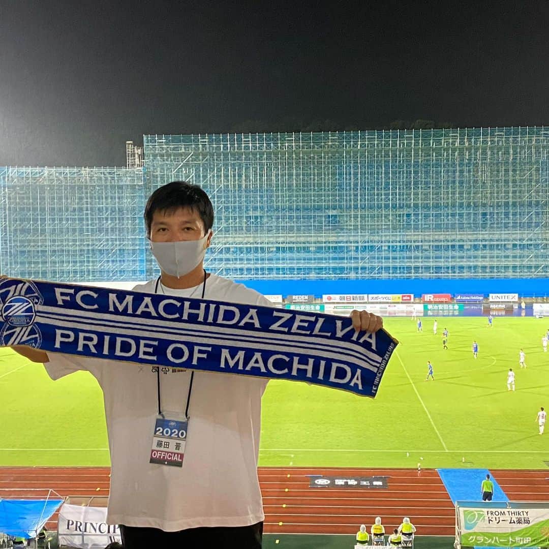 藤田晋のインスタグラム：「#町田ゼルビア 4-2で快勝で4連勝！🙌  縁起の良いゼルビアカラーの#rolexsubmariner   だいぶ昔に買って初使用のヴィトンの⚽️ネックレス。これは選手にあげることにしました。」