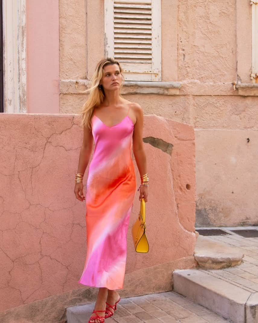 ダニジョーのインスタグラム：「Dresses like sorbet 🍧 on a a hot summer day #dannijogirls」