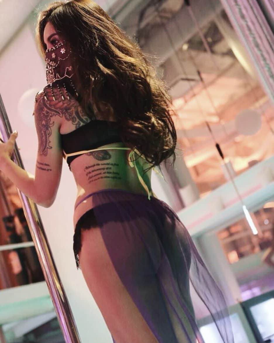 JennieBabyのインスタグラム：「💋 今現在決まってる9月のスケジュールです✨ ほとんど予約制のお店なのと、急遽変更あるかもしれないので観に来てくれるときは連絡ください🙆🏽‍♀️💓 ZEUSのみクラブです！ 7(月)  六本木JAIL 8(火)  赤羽ルーブル 12.13(土日)  群馬アジト 18(金)  六本木ZEUS 19(土)  六本木ZEUS 21(祝月)  六本木JAIL 25(金)  六本木ZEUS 26(土)  六本木ZEUS 27(日)  赤羽MADAR #jenniebaby #sexydancer #tokyo #bellydance #bellydancer #chairdance #🍑 #ベリーダンス #チェアーダンス #セクシーダンサー  #ショーダンサー #ジェニーベイビー」