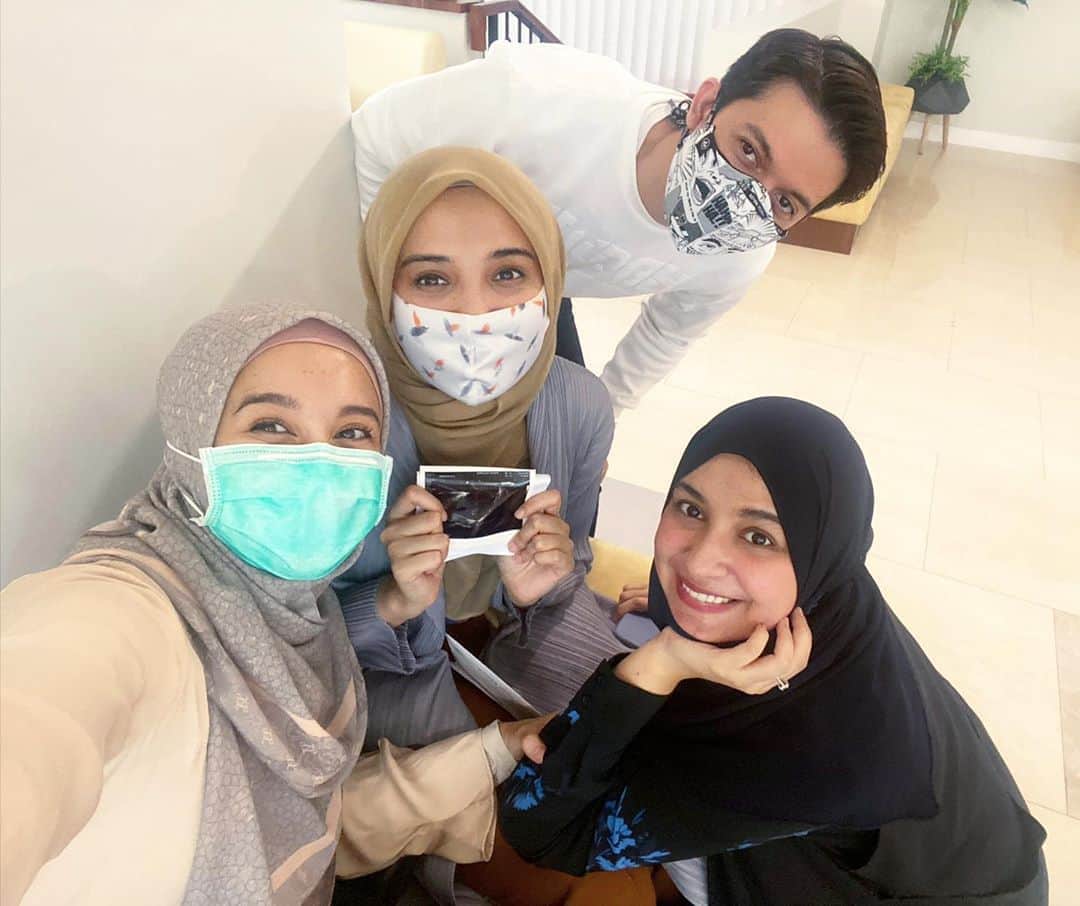 ラウディアシンシアベラのインスタグラム：「بِسْمِ اللَّهِ  ✨  MasyAllah kita semua dapet kabar bahagia,kabar yang masyAllah dari my cakusyakimaw🧡  (@zaskiasungkar15 @shireensungkar pasti kesel baca nya😂)  Sayangggkuuu..berhasil kmu bikin banyak orang kagum dan baper karena perjalanan dan perjuangan kmu dan @irwansyah_15 . Semoga temen-temen yang sedang 'berjuang🤍' bisa mendapatkan ibrah nya ya.  Bismillah semangattt yaa.. Semangat berdoa,dan semangat ikhtiar🤍 Kalau Allah sudah berkehendak,apapun pasti bisa terjadi. Karena Allah Subhaanahu Wa Ta'ala tau apa yang  dibutuhkan kita dan Allah ta'ala akan berikan apa yang kita butuhkan.  Bukan hanya apa yang kita inginkan 🤍 Semoga Kiwan dan kita semua senantiasa dalam lindungan Allah Subhaanahu Wa Ta'ala 🤍 Aminn✨」