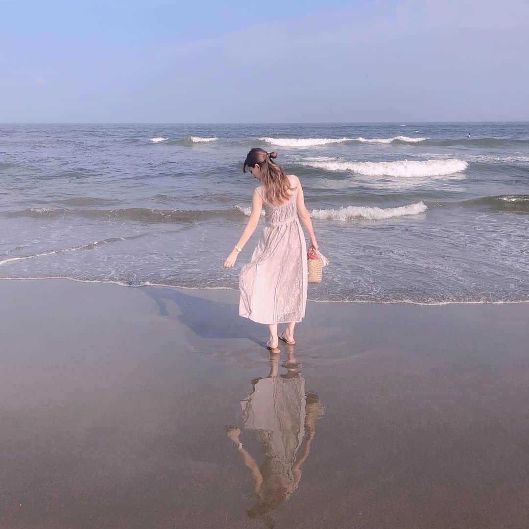 菊池かなこのインスタグラム：「. 今年唯一行った海🏖 . 初めての背中ピーリングで 代官山の @shebelle_daikanyama へ❤︎ . 背中は自分では見えないので シミやニキビ跡が気になり行ってみました！ . ハーブピーリングなので刺激が少なく、 施術はマッサージしてもらっている感覚で とても気持ち良かった😍 . 背中すごく綺麗になった！！ つるつるになったので背中の開く服も 自信を持って着られるようになりそうです🌼 . 予約時に私のインスタを見たと伝えると 1000円引になるみたいです✨ . . ୨୧┈┈┈┈┈┈┈┈┈┈┈┈┈┈┈┈┈୨୧ @shebelle_daikanyama #シーベル代官山#代官山エステ#代官山 #ハーブピーリング#剥離なしハーブピーリング #背中ハーブピーリング#背中ケア #クリスティーナ化粧品#ビオフィート」
