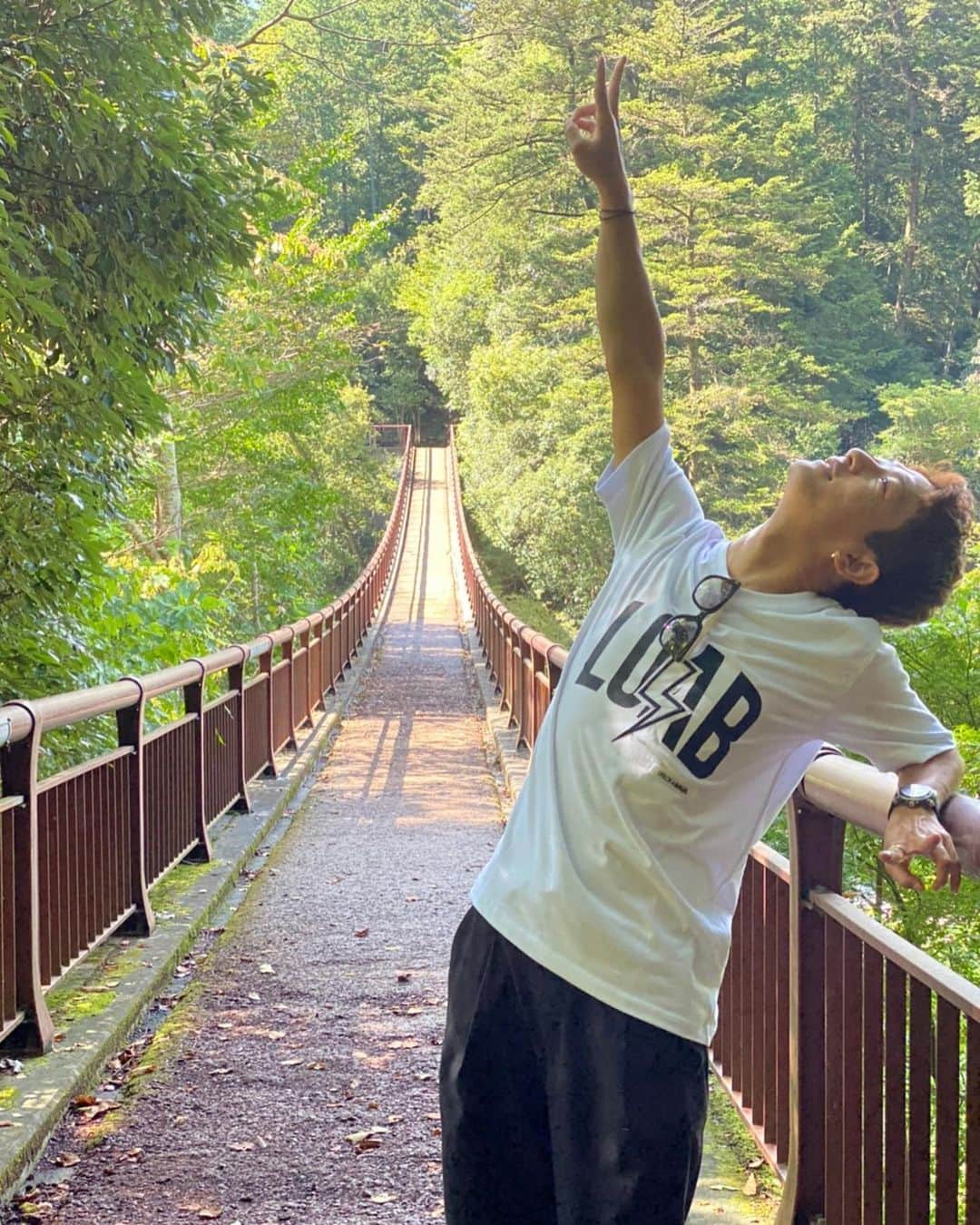 大倉士門さんのインスタグラム写真 - (大倉士門Instagram)「こないだ、秋川渓谷行ってきた！ 見事な吊り橋！！綺麗でした！ リフレーーーーッシュ✨✨」9月6日 21時59分 - shimonsmile