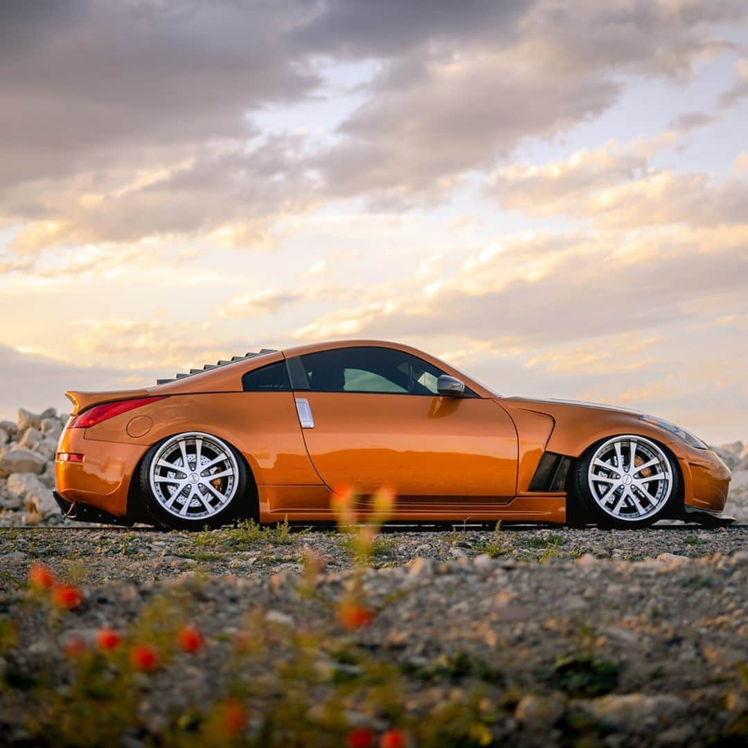 のインスタグラム：「The #Nissan350Z is never out of style. 📷 @taceanderson 🚗 @cale_z33」
