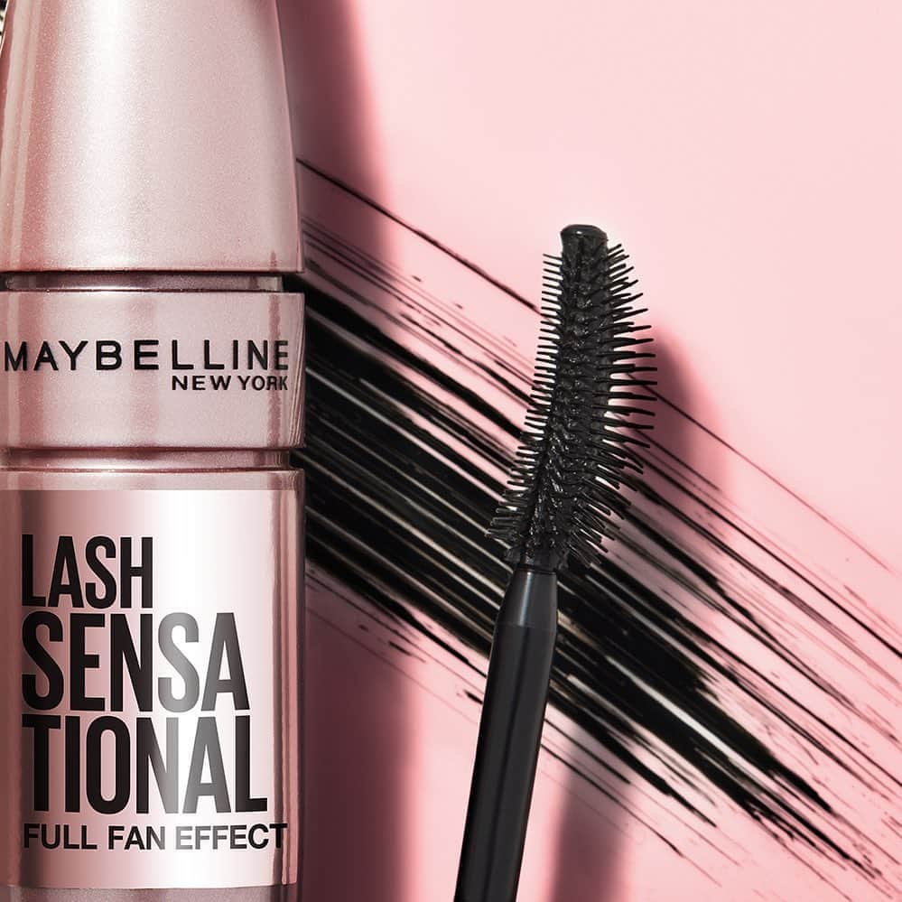 Maybelline New Yorkさんのインスタグラム写真 - (Maybelline New YorkInstagram)「That fanned-out wand!😍 Our #lashsensational mascara is back & better than ever with a NEW shade ‘Midnight Black’ and a rosehip infused formula to help condition lashes while you wear! Tap to shop this fan-fave.💜」9月6日 22時00分 - maybelline