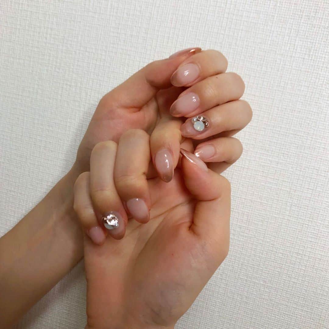 のインスタグラム：「. . mirror nail🌷 . . #kolme #new #nail #favorite  #pink #mirrornails #gelnails  #ネイル #ミラーネイル #ピンク」