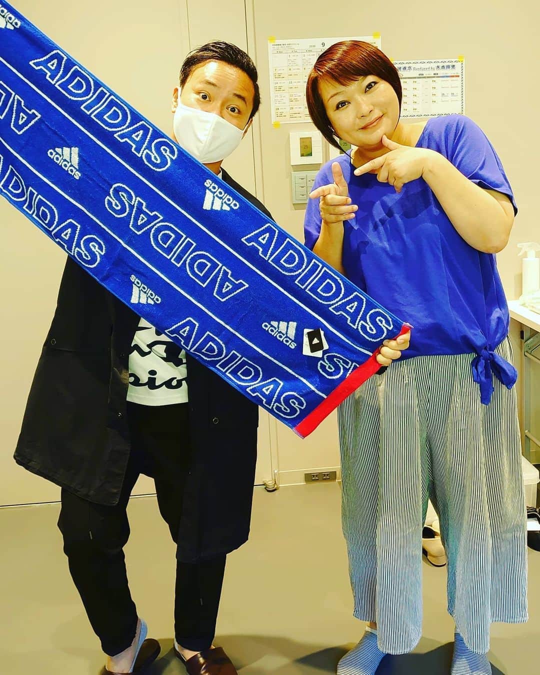 のインスタグラム：「#五十嵐サキ 　ちゃん から誕生日プレゼントもらった🎶  めちゃめちゃ嬉しいやん👍  これでもっと舞台で暴れていっぱい汗かけるぞ〜✨ ありがとう‼️‼️‼️」