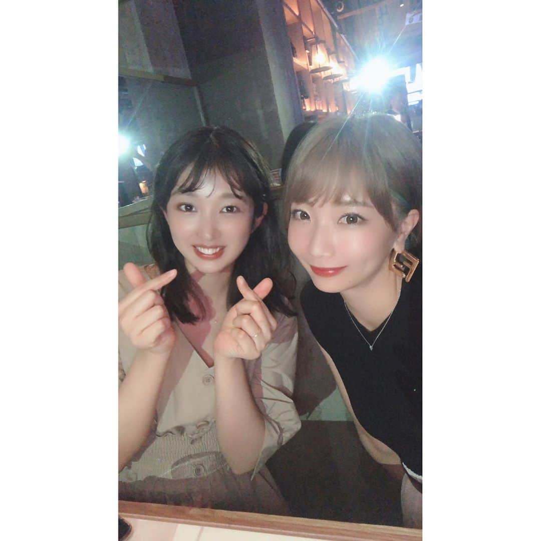 のインスタグラム：「大人会♥️﻿ 2年ぶりに夜飲みに出た！  色々楽しすぎて、写真あんまり撮ってなかった😇  どんどんいい女になる、まーこ🥰 付き合ってくれてありがとう！  ﻿ ﻿ ﻿  ﻿ #美女　#可愛い子が好き　#可愛い子 #美女ナース #麻布十番bar #赤坂ご飯 #ショートヘア　#ショートボブ　#ボブ﻿ #ハイトーンショート　#ハイトーン　#ブリーチカラー﻿ #小顔ヘア #整形ヘア　#ママコーデ　#ママスタイル﻿ #ママモデル　#表参道　#渋谷　#男の子ママ　#令和ベビー　#ゴルフ女子　#銀座　#女性経営者　#撮影モデル　#インナーカラー　#ハイトーン　#ブリーチヘア」