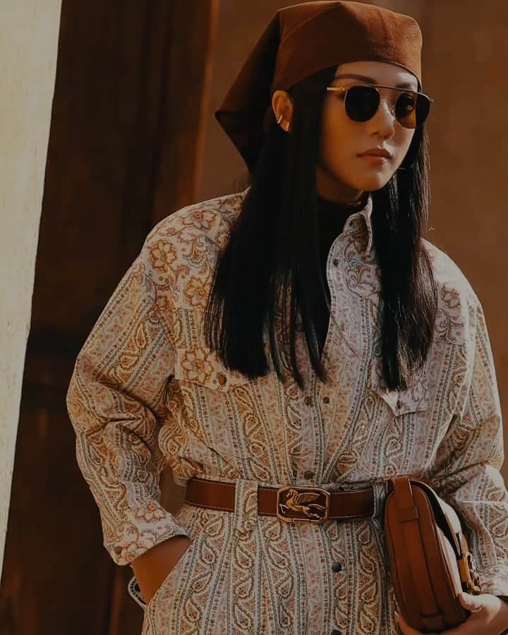 가로수길 , Seoulのインスタグラム：「MFW Street Style 📸 @jaylim1  곧 패션위크인데 😭 가고싶다」