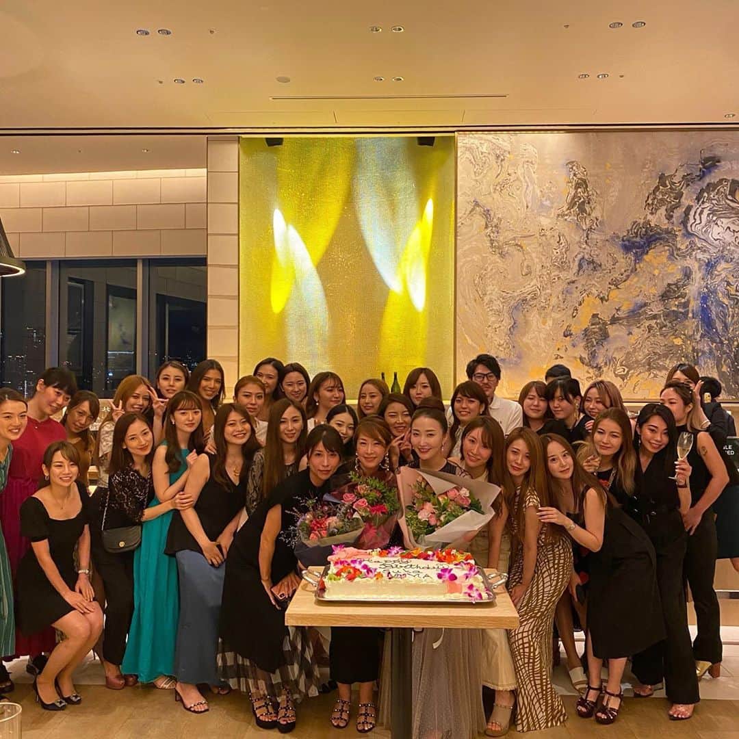 せんちゃんのインスタグラム：「Blairの集合写真🥰 れいかママ主催の 素敵なあすかママの お誕生日会でした✨  #balconygarden #三井ガーデンホテル」