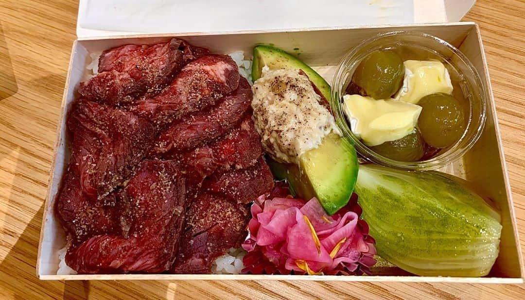 夏木マリさんのインスタグラム写真 - (夏木マリInstagram)「最近の現場飯🥢  今は、ケイタリングが NGなのでお弁当になってます！  こんな感じ〜  #bento #natsukirock #夏木マリ  @mari_natsuki」9月6日 14時02分 - mari_natsuki