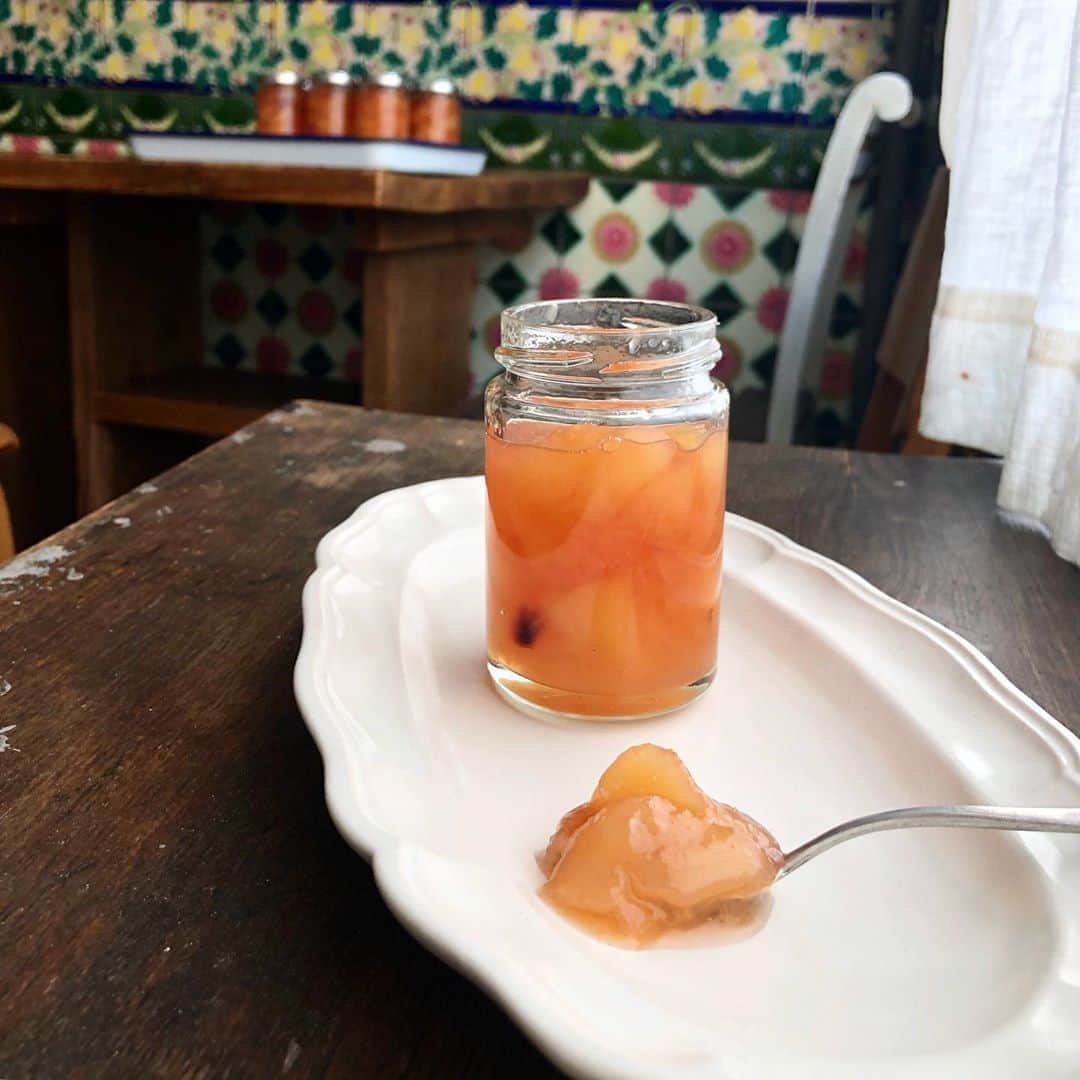 CHIPPRUSONのインスタグラム：「桃ジャムを色々作りました。品種によって味も変わります。次回の通販で販売いたします🍑」