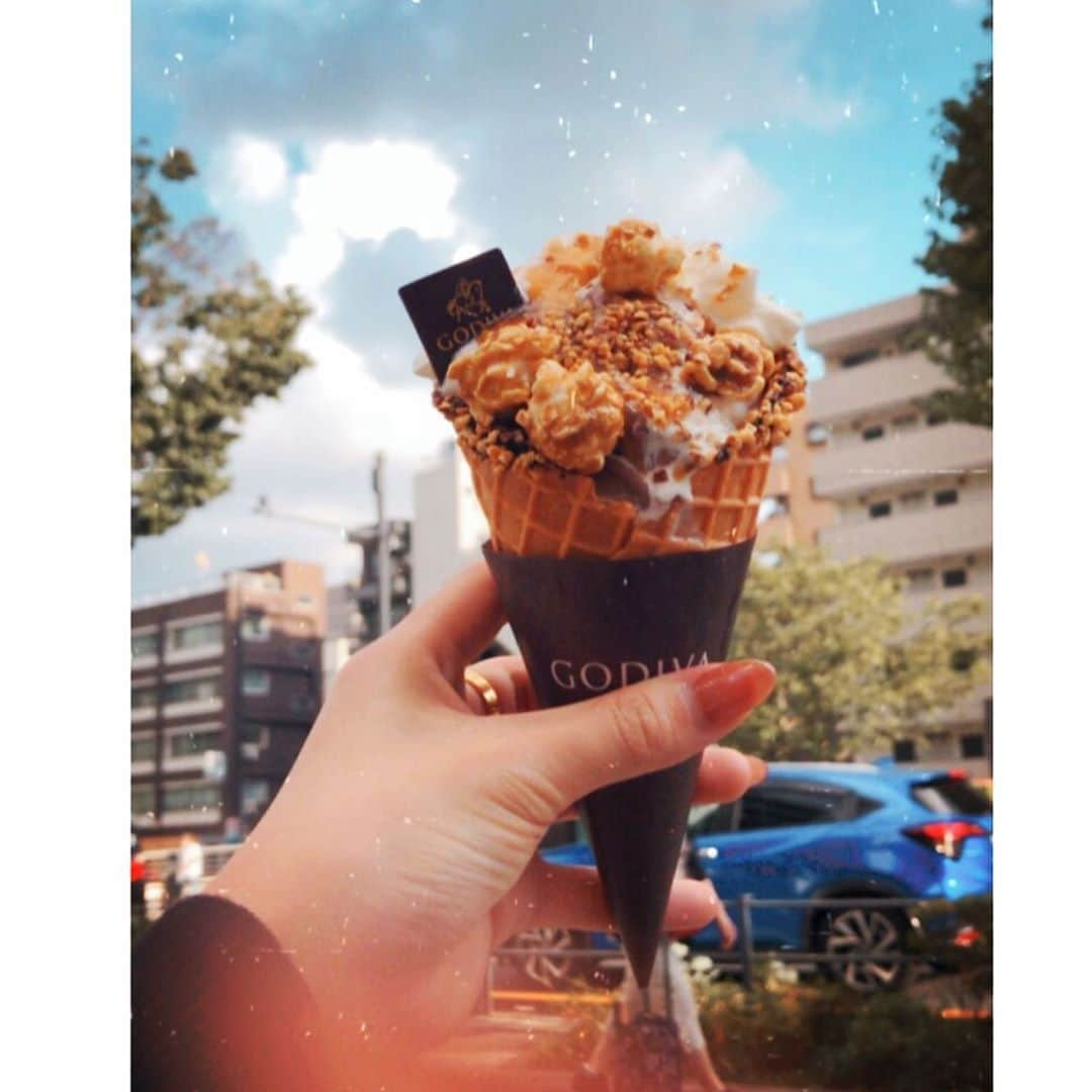 天ノうたさんのインスタグラム写真 - (天ノうたInstagram)「. . 天気がすごい悪い中💭💭 アイスクリーム🍨💗 . #アニメ風加工 #新人av女優 #雨 #天気」9月6日 14時10分 - amano_uta