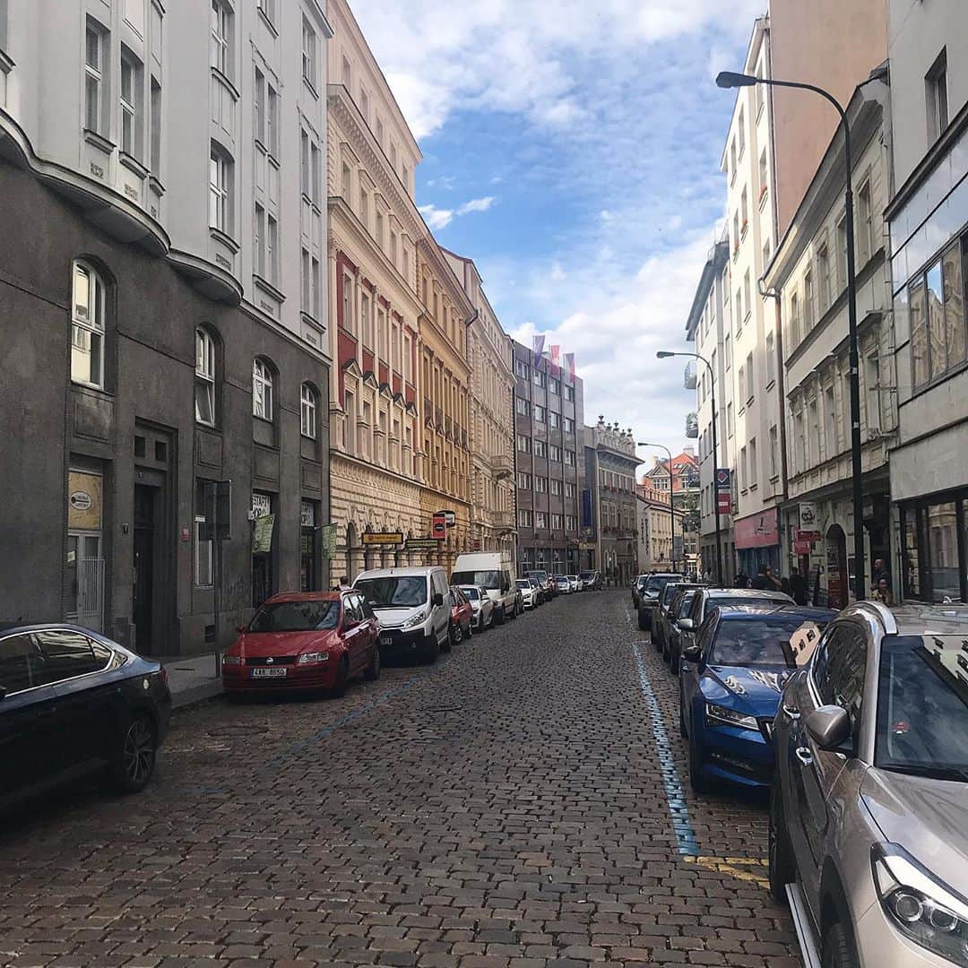 イ・ソンホのインスタグラム：「. 대체로 조용함... . calm & peaceful Prague」
