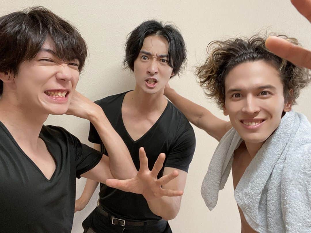 才川コージのインスタグラム：「仮面ライダーセイバー  今日から物語が始まりました📘 皆さんいかがでしたか？  僕はドキドキしながらみてたよ！ 来週もお楽しみに✨ #仮面ライダーセイバー」