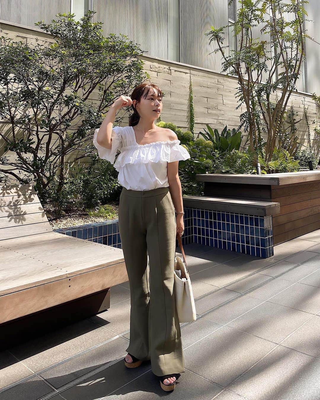 のインスタグラム：「🍃“ . . 韓国のプチプラコーデ🤍 どっちも韓国ブランドにありがちなペラペラじゃなくて、 作りがしっかりしてて気に入ってる🧸 . タグ付けしてあります☡✍︎ . . #コーディネート#大人カジュアル#きれいめカジュアル  #夏#夏ファッション#いつコ#韓国#韓国ファッション  #プチプラ#プチプラコーデ#wear#instafashion」