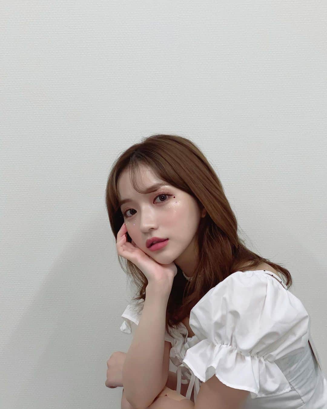 南りほのインスタグラム：「きらきらめいく〜💖🌟 このメイク超可愛いよ、自撮りのムービーも後でupするね💋 お洋服のタグ見えてるのも許してほしい…🧸笑」