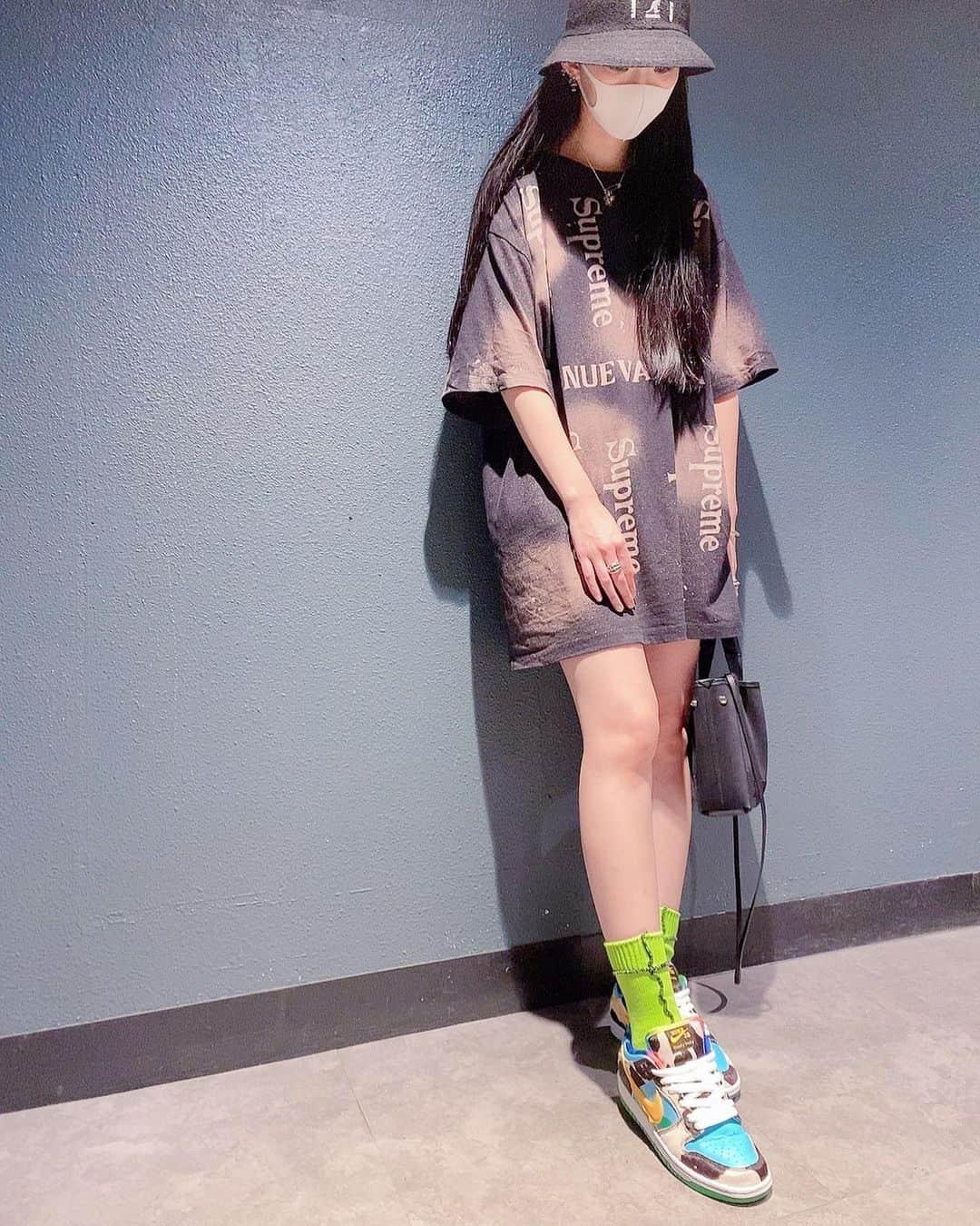 彩姫のインスタグラム：「﻿ 遂に履いてやりましたっ﻿ ﻿ 歩いててドキドキしたぁっ﻿ ﻿ Ben & Jerrys × Nike SB Dunk Low﻿ "Chunky Dunky"﻿ ﻿ 💙💚💛🧡❤️💜﻿ ﻿ ﻿ #ootd﻿ #bandmaid﻿ #saiki」