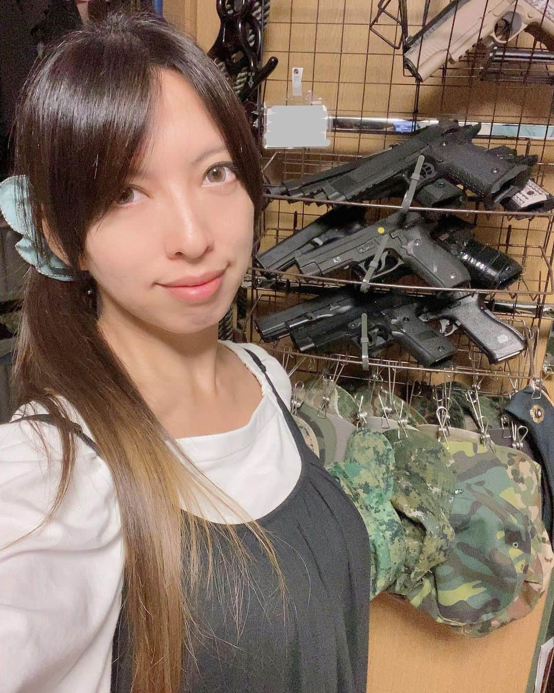 みりどる乙夜さんのインスタグラム写真 - (みりどる乙夜Instagram)「コレクションはまだまだあるよ🔫 There are a lot of other collections that I want to show you!  #myroom #selfieinmyroom #mine #mycollection #collection #guns #rifle #handgun #alotoffun #airsoft #airsoftworldwide #airsoftinternational #airsoftgirl #airsoftwomen #interior #japanesegirl #geekgirl #militaryidol #軍模 #宅女 #エアソフト #銃 #武器庫 #コレクション #女子部屋 #インテリア #外出自粛 #自撮り #ミリドル #乙夜」9月6日 14時43分 - itsuya_miridoru