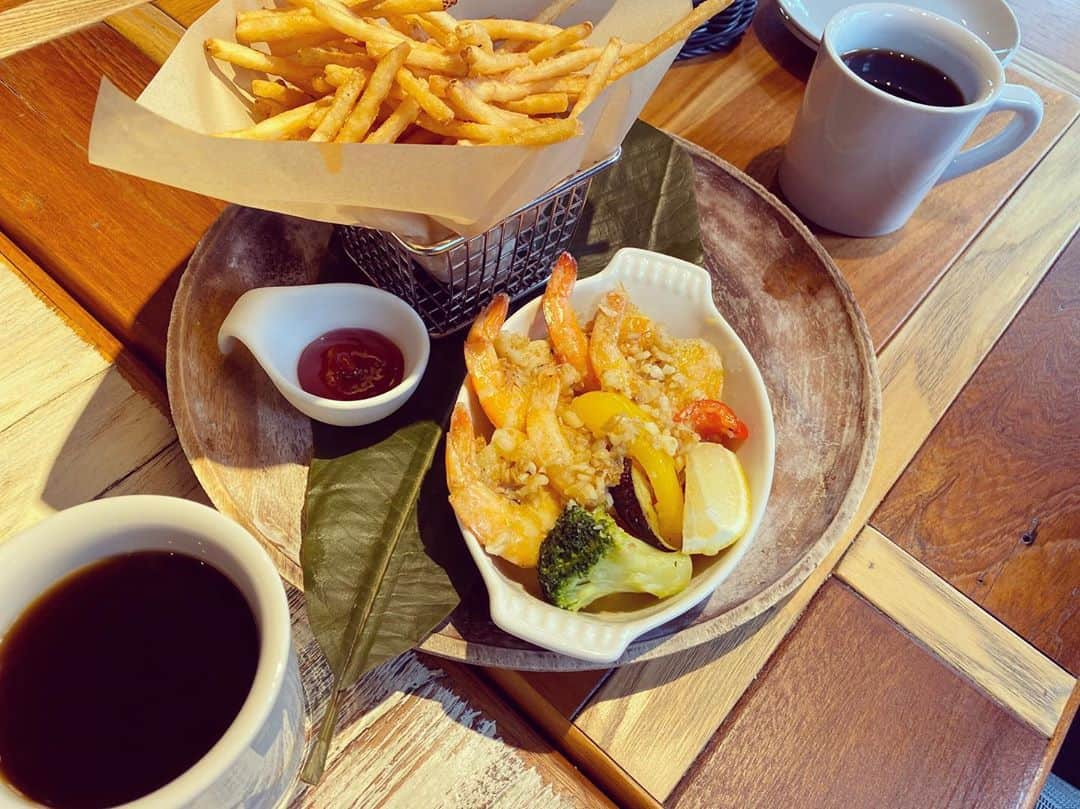 青木茉里奈さんのインスタグラム写真 - (青木茉里奈Instagram)「🏝🌺 親友と地元のcafeにて..☕️🍃 一緒にいると落ち着く..✨ ・ ・ ・ #地元 #群馬県 #親友 #たまにしか会えないけど #本当に #いつもありがとう #大好き」9月6日 14時52分 - marinaaoki28