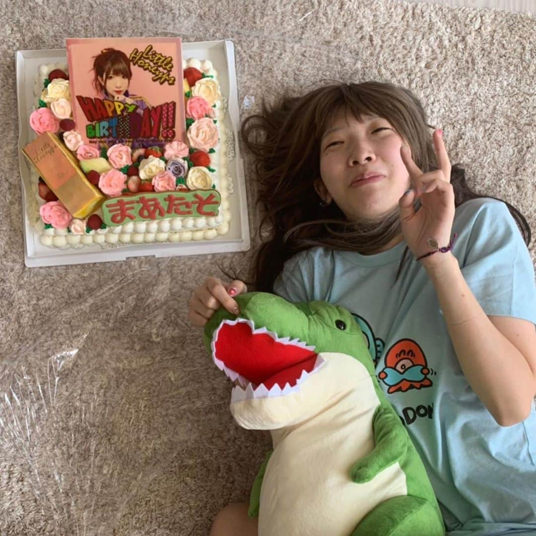 まあたそさんのインスタグラム写真 - (まあたそInstagram)「リトルハニップさん🥺❤️可愛いケーキありがとうございます💓💓💓デカすぎて持てれんかった🙌🙌これからもよろしくお願いします🍒🍒🍒」9月6日 15時10分 - 5m91r