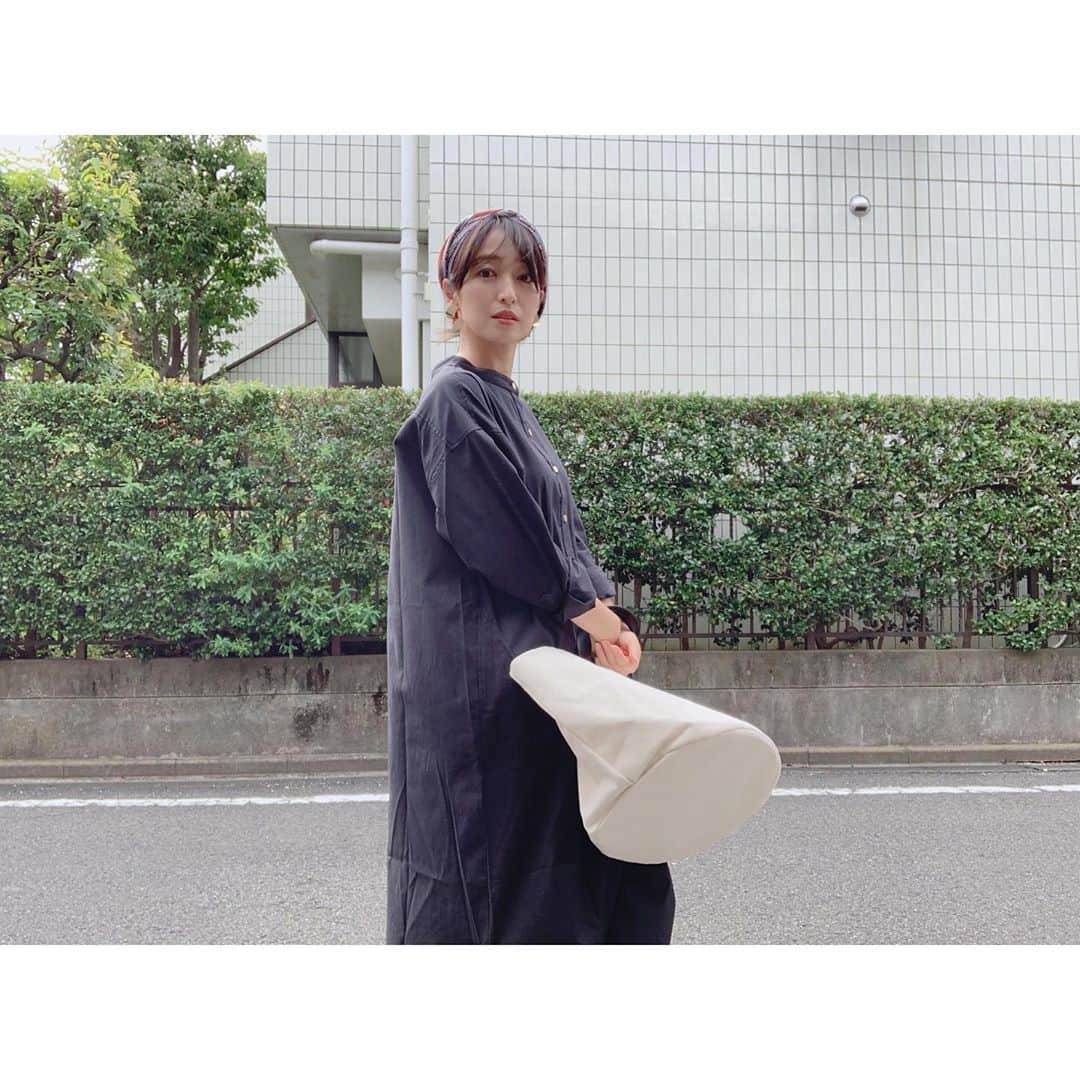 上野なつひのインスタグラム：「ちょっとそこまでお出かけ🐰✨ クラシックなワンピお気に入り💋  @blanc_official.jp  @zara」