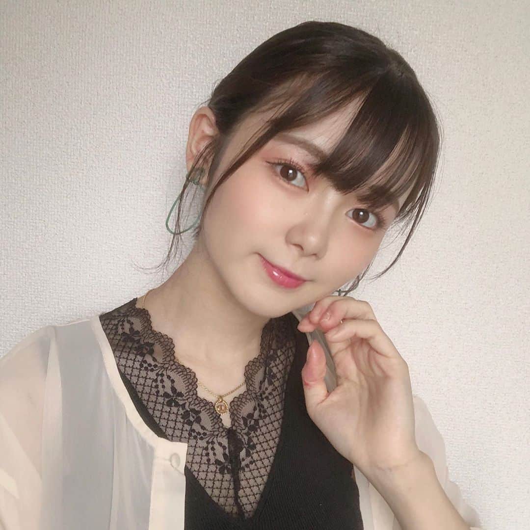 のインスタグラム：「今日の朝ごはんは 焼きそばパン食べました🍞 普通に焼きそばパンって 冷静に考えると すごいよね！ パンに焼きそばを挟むなんて〜」