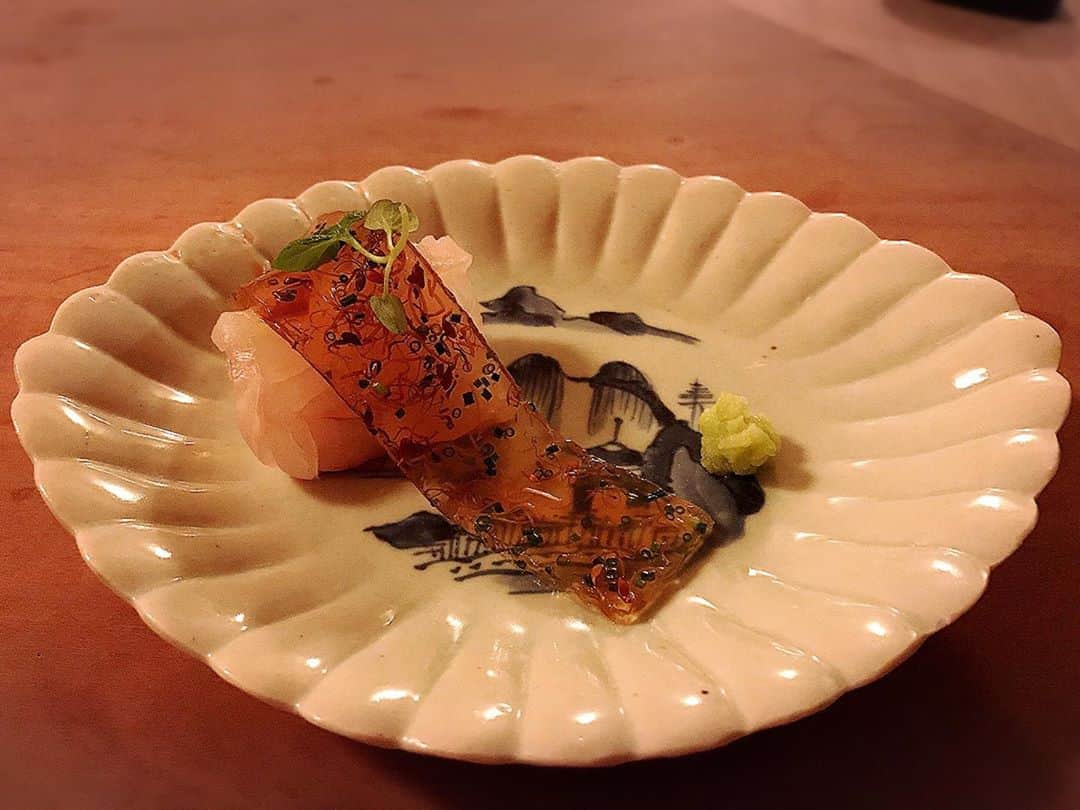 川原由維さんのインスタグラム写真 - (川原由維Instagram)「結構前に伺った @shutotsukiji さん⭐︎  いつもびっくりするほど美味しいお料理を出していただけて、至福の時間です💕  お料理にマッチした日本酒🍶も😋  #和食 #日本食 #日本酒 #しふくのひととき #素敵な方達との #楽しい時間」9月6日 16時06分 - yui5520