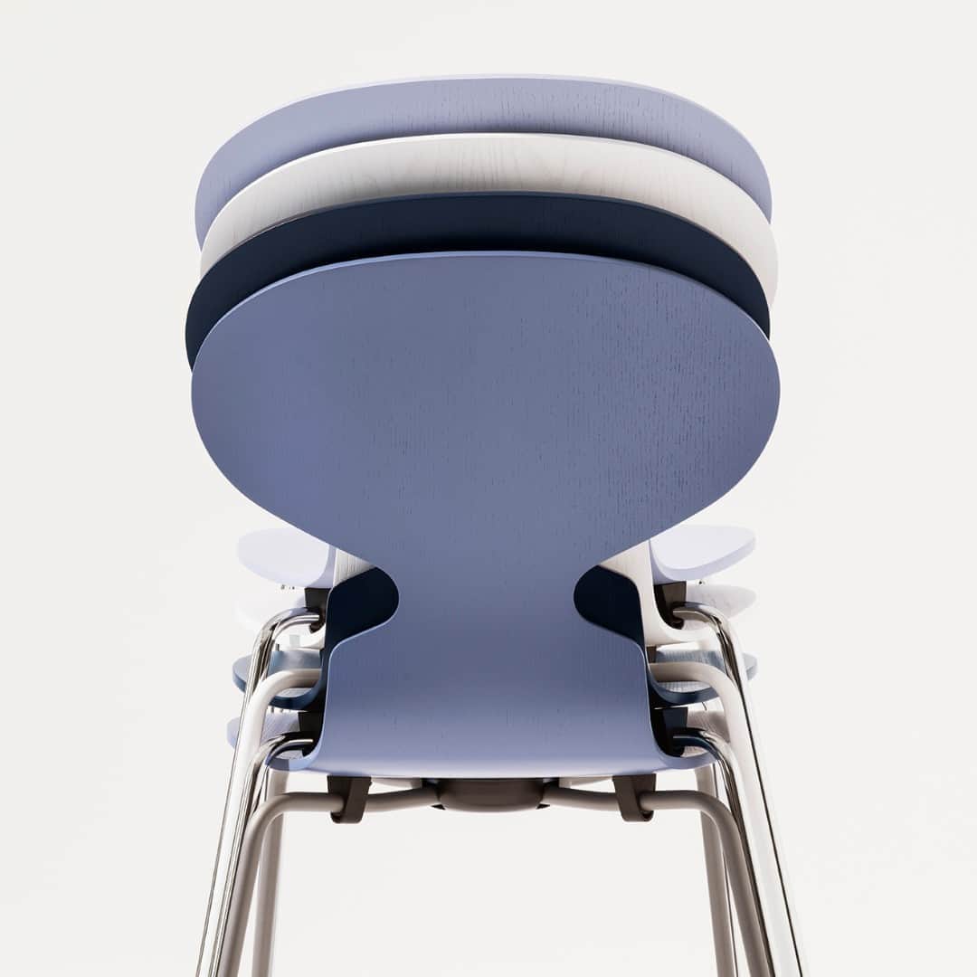フリッツハンセンさんのインスタグラム写真 - (フリッツハンセンInstagram)「The blue Ant™ chairs in new colours, curated by the legendary Italian editor, gallerist and founder of @10corsocomo, @carlasozzani  Explore more via link in bio.   #fritzhansen #ant #arnejacobsen #carlasozzani #chairs #danishdesign #interior #series7newcolours  #프리츠한센 #フリッツハンセン」9月6日 16時00分 - fritzhansen