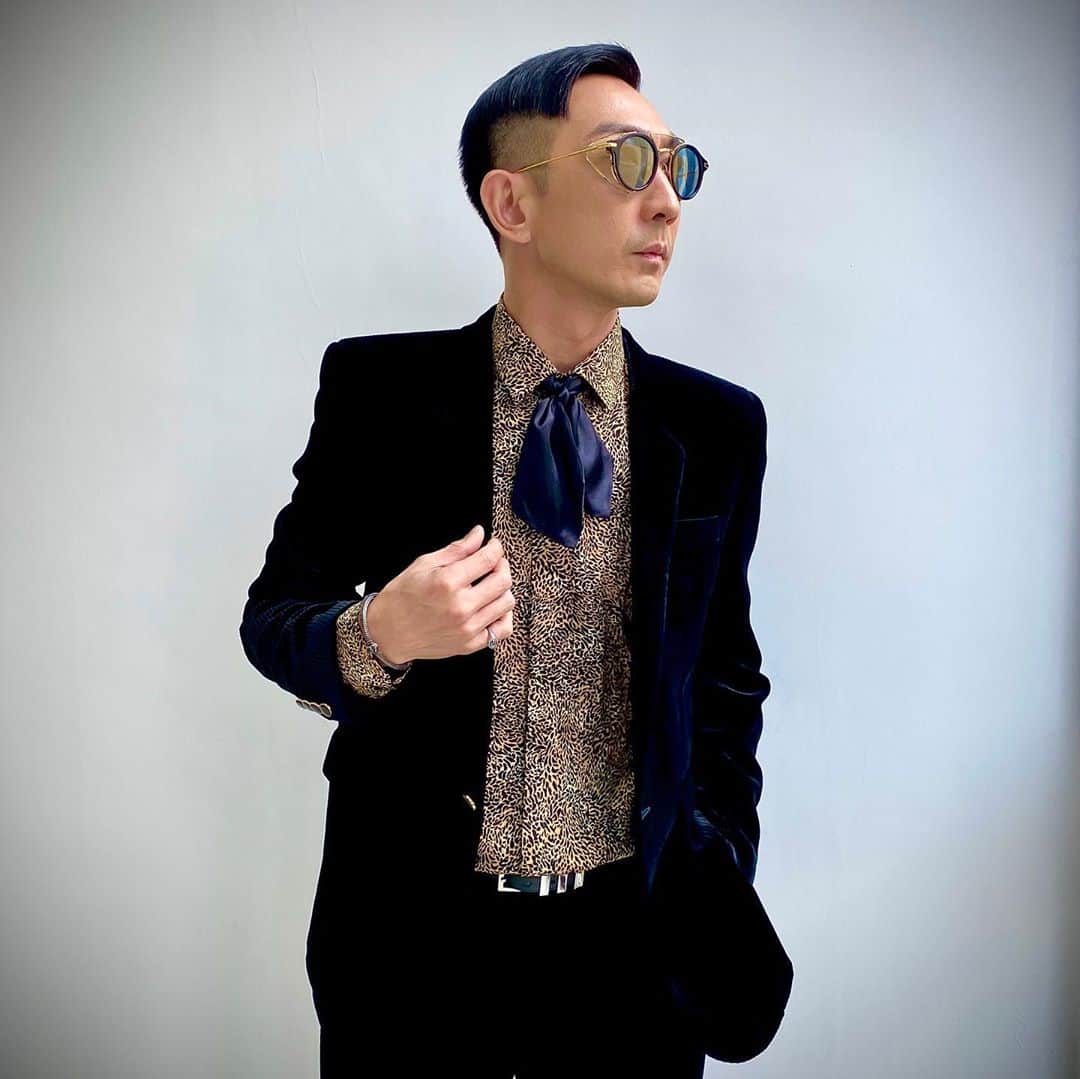 サム・リーのインスタグラム：「繼續復古 @ysl」
