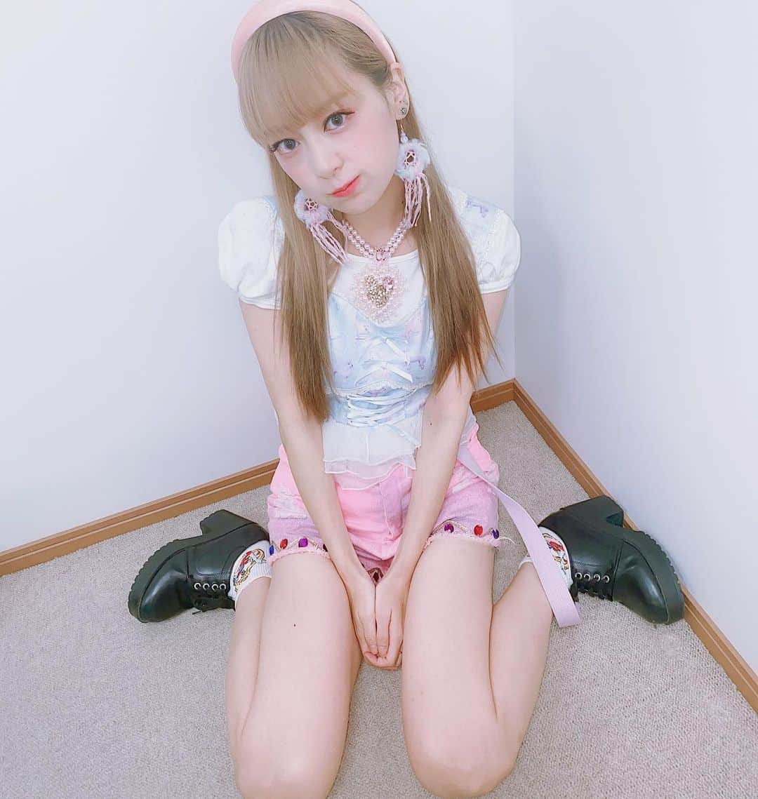 水森依音さんのインスタグラム写真 - (水森依音Instagram)「💗  #Swankiss #figandviper  #milkfashion #セーラームーン #sailormoon #kawaiifashion #harajukufashion #カチューシャ #pinkpixieprincess #royalorder」9月6日 16時33分 - ion_mizumori