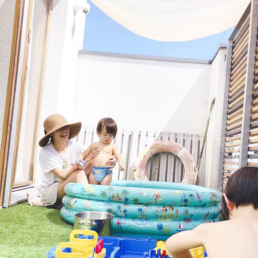 神戸蘭子さんのインスタグラム写真 - (神戸蘭子Instagram)「今朝の虹🌈 . #虹　#お家時間  #ママライフ　#男の子　#2人育児　#水遊び」9月6日 16時47分 - ranran0414