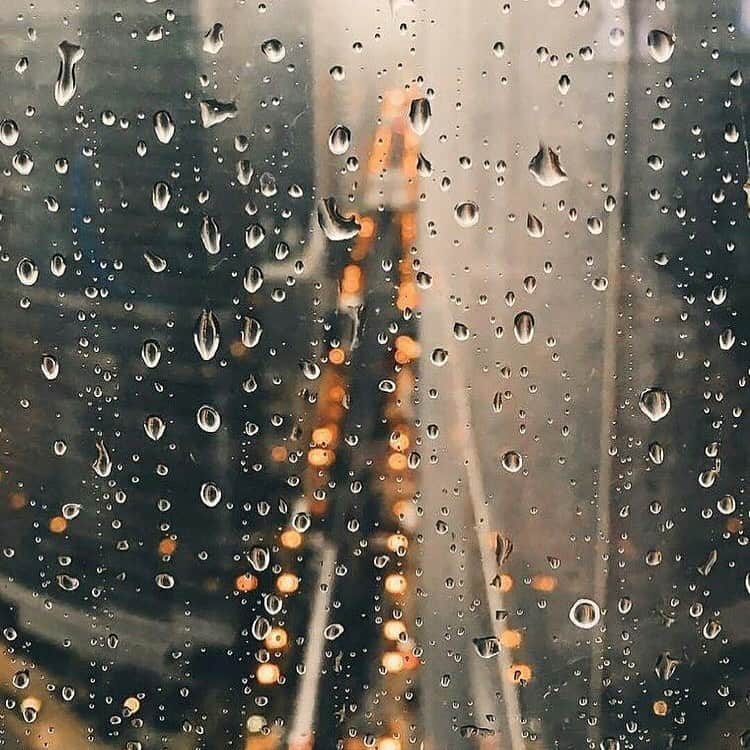 長谷川唯のインスタグラム：「・ ・ 三重も今大雨がすごすぎ🌪今回の台風はいつも以上にほんと怖い💦九州方面の皆さんどうぞお気を付けて下さい！他の地域の皆さんもも油断できないと思いますので、情報を正しく入手して、安全第一でお過ごしください🙏🏻  ・ ・」
