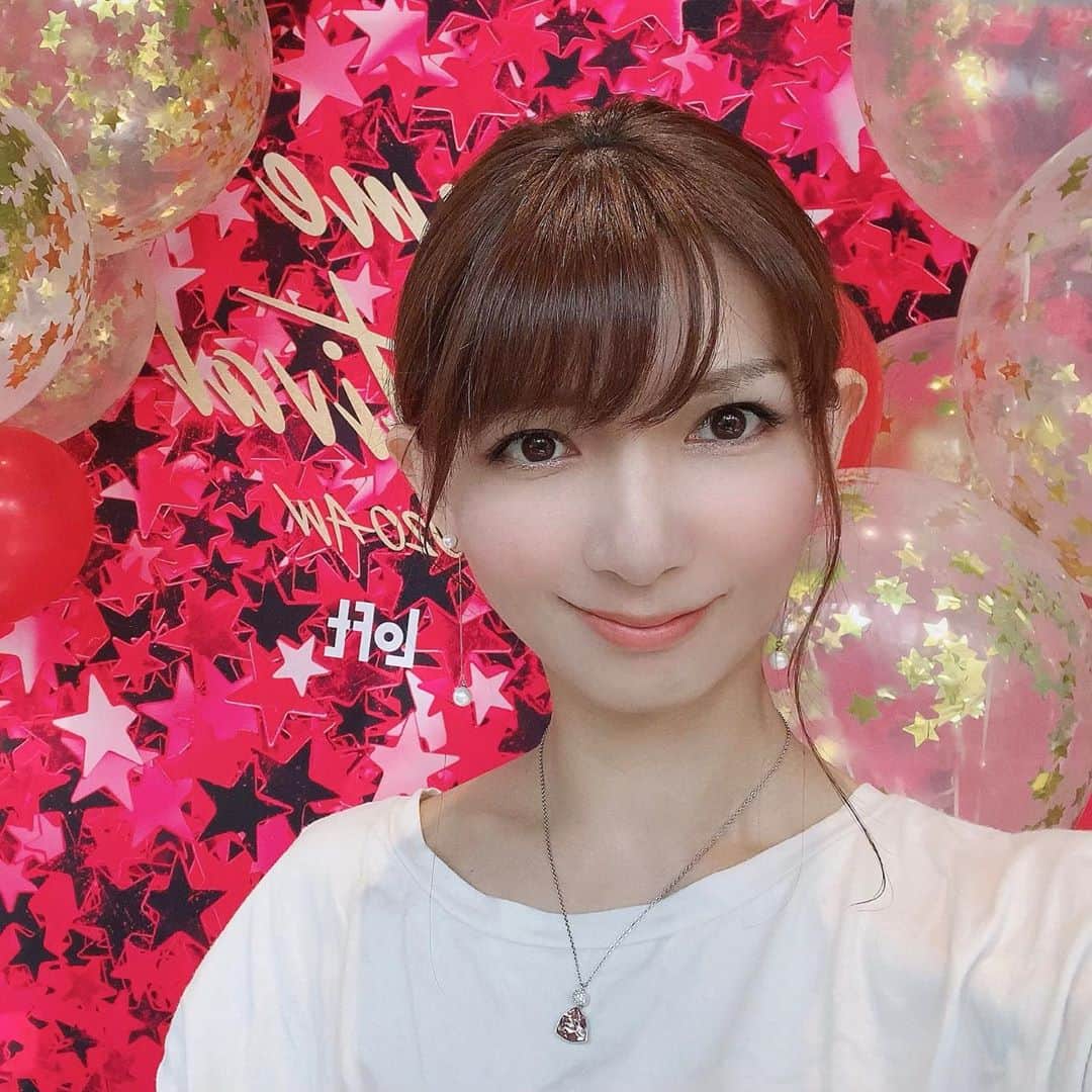 中谷あすみさんのインスタグラム写真 - (中谷あすみInstagram)「コスメな週末💄  ロフトのコスメフェスティバル2020A/Wへお邪魔してきました🙌 大好きなコスメがたくさん並んでいて惹かれる物がたくさん💓 これから秋冬に向けてなにを揃えようか悩み中です🤔  #ロフトのコスフェス#ロフト展示会#コスメ好きな人と繋がりたい#コスメレポ#スキンケアレポ #新作コスメ#bellelanco#cipicipi#huxley#herbgarden#lilybyred#lourdes#etudehouse#pr」9月6日 16時54分 - asumi_naa