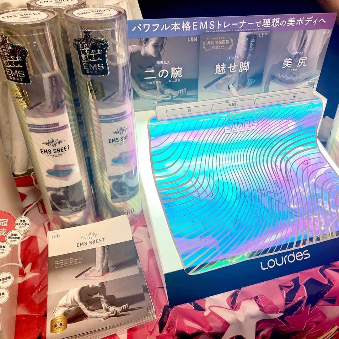中谷あすみさんのインスタグラム写真 - (中谷あすみInstagram)「コスメな週末💄  ロフトのコスメフェスティバル2020A/Wへお邪魔してきました🙌 大好きなコスメがたくさん並んでいて惹かれる物がたくさん💓 これから秋冬に向けてなにを揃えようか悩み中です🤔  #ロフトのコスフェス#ロフト展示会#コスメ好きな人と繋がりたい#コスメレポ#スキンケアレポ #新作コスメ#bellelanco#cipicipi#huxley#herbgarden#lilybyred#lourdes#etudehouse#pr」9月6日 16時54分 - asumi_naa
