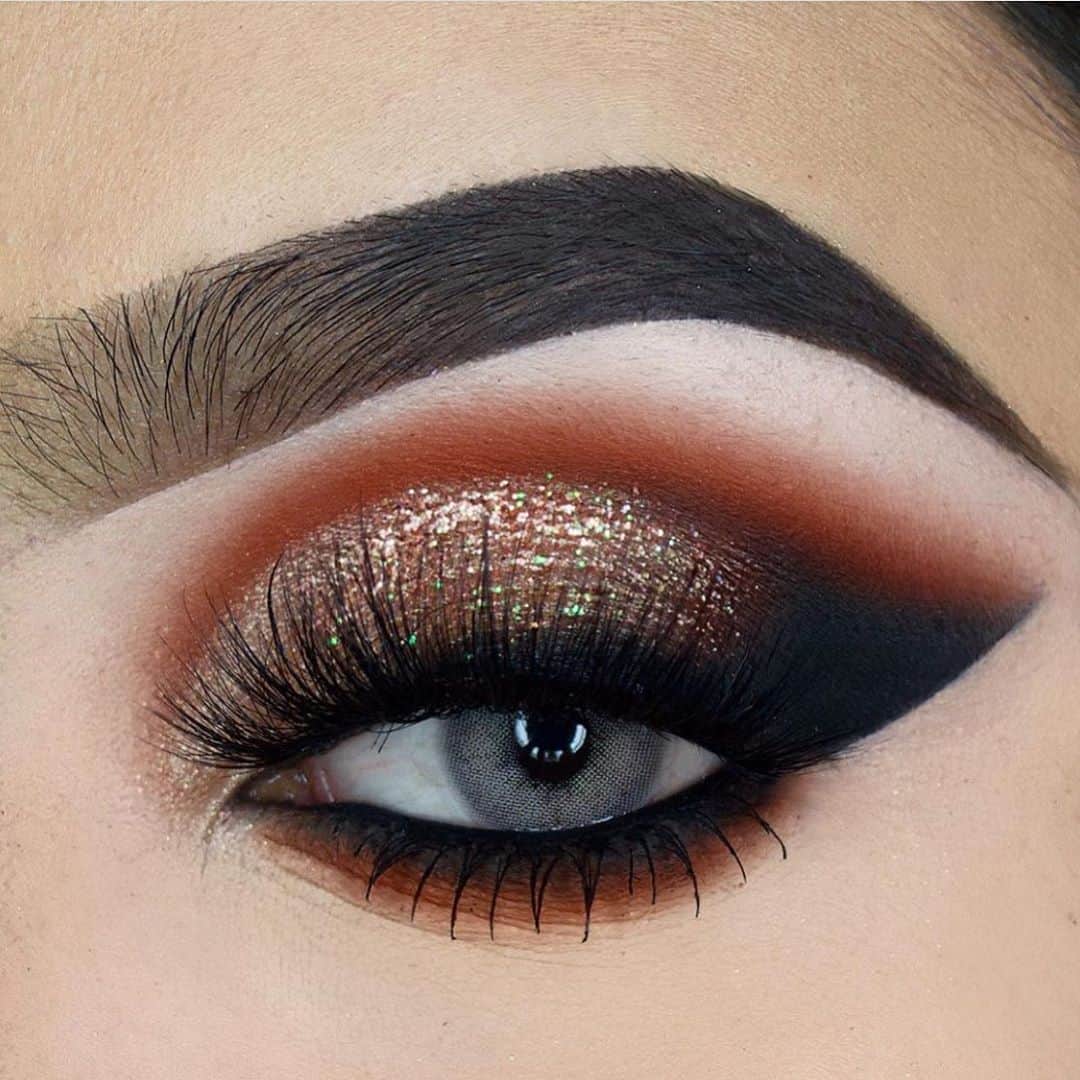 Makeup Addiction Cosmeticsさんのインスタグラム写真 - (Makeup Addiction CosmeticsInstagram)「@fakhiarif using our sinful eyes palette and showbiz glitter for this this mesmerising eye look! 😻😻😻 A match made in heaven! 😀 #makeupaddictioncosmetics」9月6日 22時28分 - makeupaddictioncosmetics