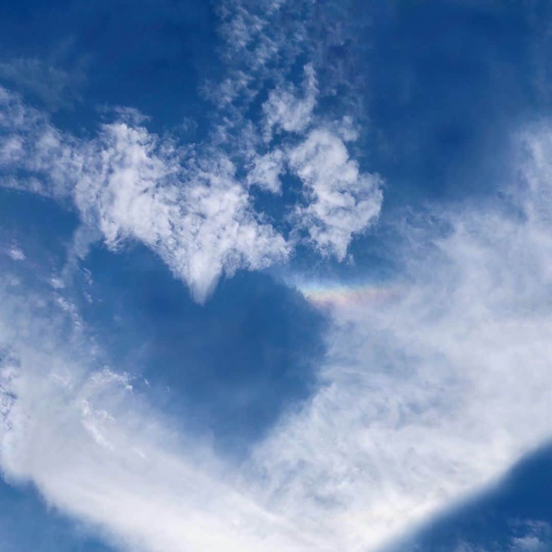 Sayakaのインスタグラム：「* 雨のち🤍🌈✨✨」
