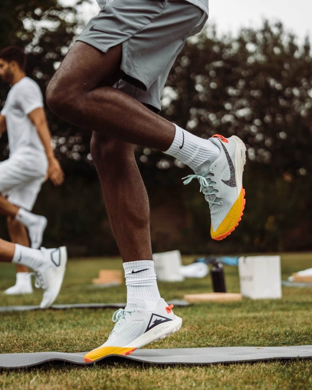 のインスタグラム：「@Nike Running's 'Trail' range is designed to take on wet and rocky terrain, making them just as useful on a hike as they are pounding the pavements. Head to the link in bio to grab a pair.  #MRPORTER」