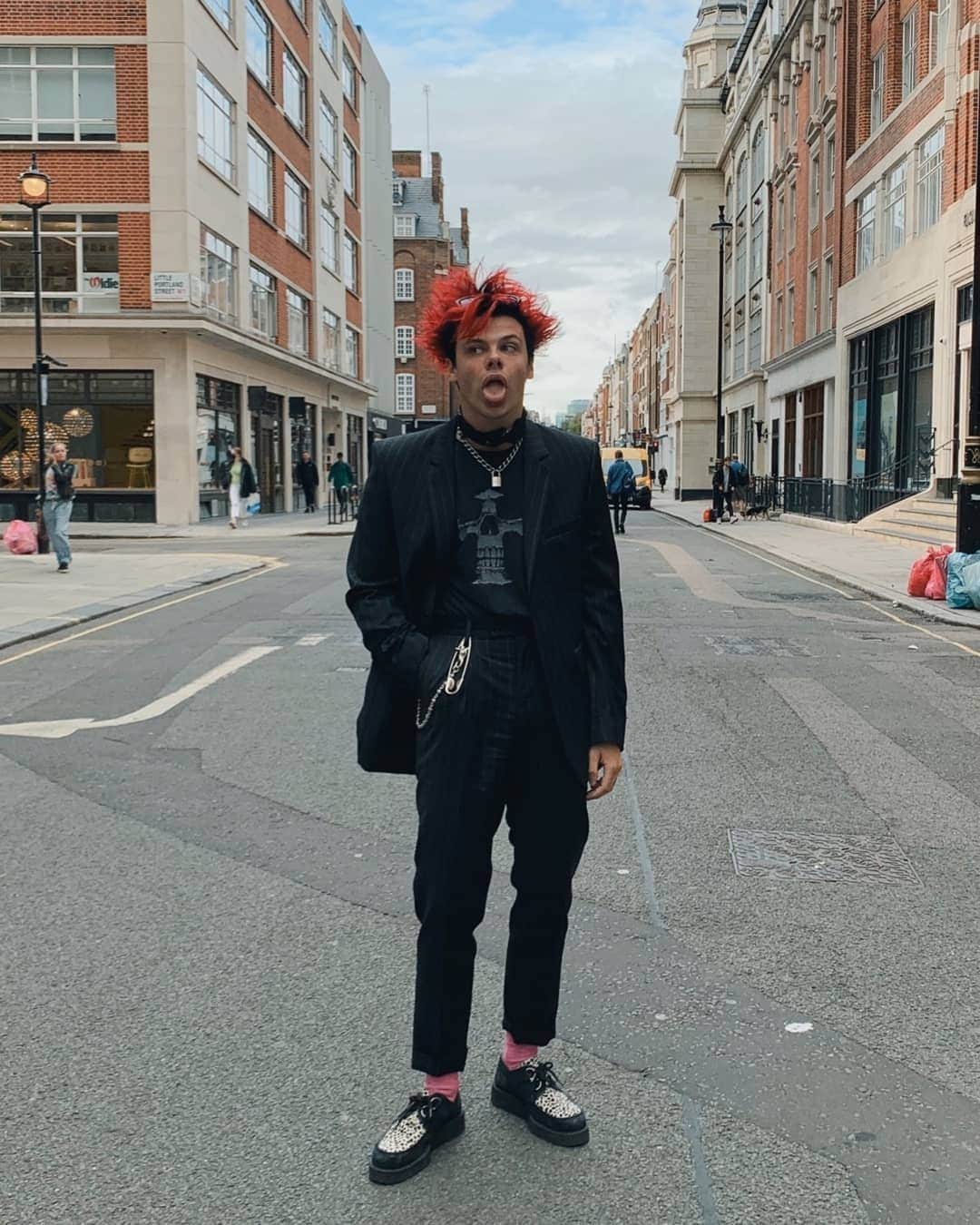 アンダーグラウンドのインスタグラム：「Yungblud wears the Original Wulfrun Creeper in black suede with leopard print pony apron. ⁠ Through lockdown, Yungblud has been super active in keeping their fans busy with new singles, videos, TV shows and the latest collaboration with Bring Me the Horizon. ⁠ ⁠ Props to all the bands our there pushing back, keeping things alive and getting ready for live music to return.⁠ ⁠ ⁠」