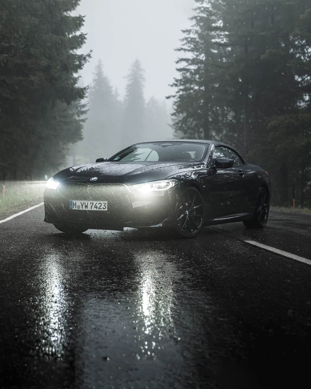 BMWのインスタグラム：「Everyone has a dark side. The BMW 8 Series Convertible. #THE8 #BMW #8Series @daniel_koehalmi @samoetiker」