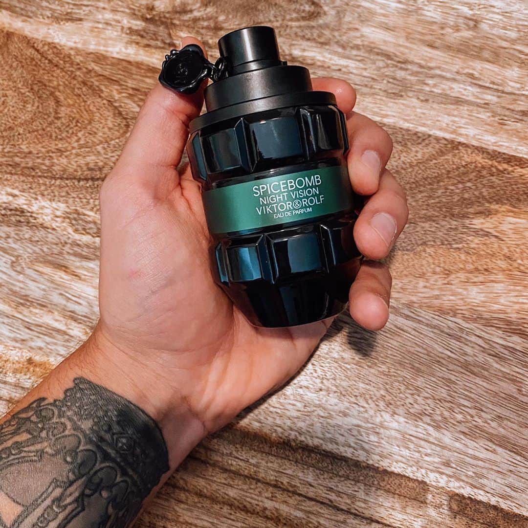 Baptiste Giabiconiさんのインスタグラム写真 - (Baptiste GiabiconiInstagram)「A deep dive into an intense game full of mysteries ! Enter in the most dark and sensual game by wearing the NEW Spicebomb Night Vision by @viktorandrolf_fragrances An addictive explosion of Black spices, patchouli and coriander, Spicebomb Night Vision is your best partner of seduction  #lightsoffgameon #spicebombnightvision」9月6日 17時00分 - baptiste.giabiconi