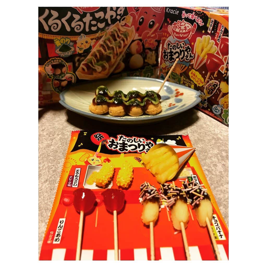 國分優香里のインスタグラム：「✩ 知育菓子にハマるの巻🙄💨 ✩ 最近の知育菓子は凄い…！！ 私、ねるねるねるねしか知らなかったよ（笑）。 ✩ ✩ ✩ #知育菓子　#たこ焼き　#おまつりやさん　#ケーキ　#寿司　#クラシエ　#手作り　#たこ焼きが本当にたこ焼き味　#寿司なのに寿司味じゃない🤣　#集中力がもたない　#対象年齢2歳から」