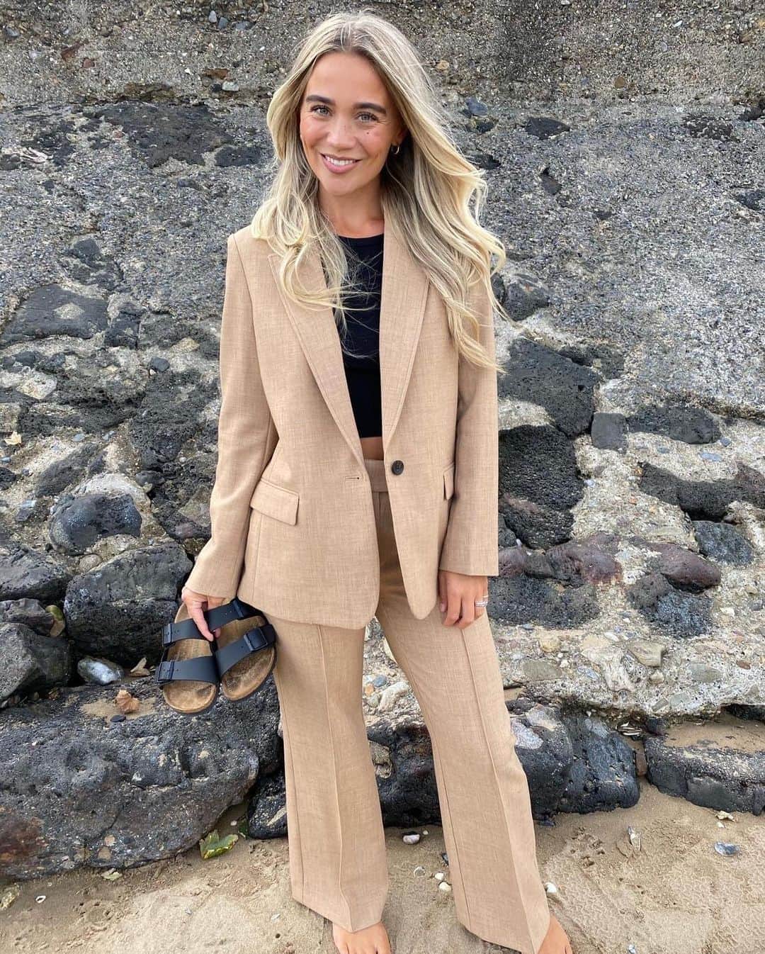 のインスタグラム：「Who said suits were ONLY for work? We're taking ours out of office! ✔️✨ @hattiebourn Tap to shop 🔎 Jacket: 962758 Trousers: 704013 #emmawilliscollection」