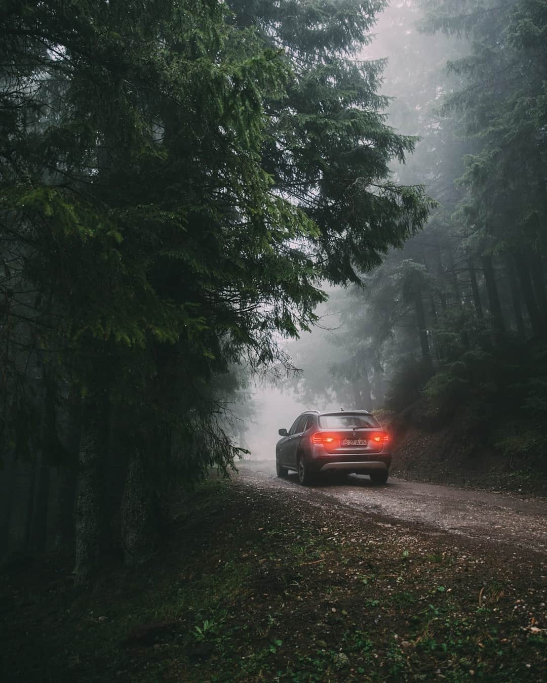 BMWのインスタグラム：「Rain and thunder. The first generation of the BMW X1. #BMW #X1 #BMWrepost @alexandrudrg」
